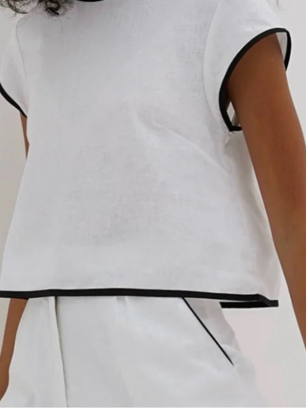 Commense White Top with Black Trim - Picture 4 of 4